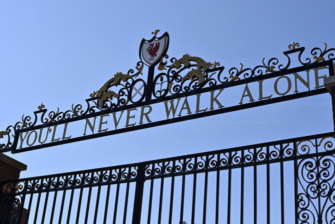 FK Liverpul, Enfild you ll never walk alone,  Shankly Gates, Bil Šenkli