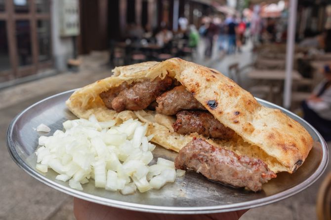 Ćevapi s lukom