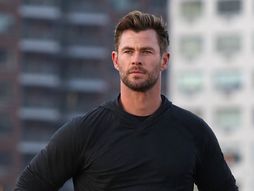 Kris Hemsvort, Chris Hemsworth