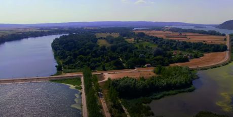 Srebrno jezero kod Velikog Gradišta