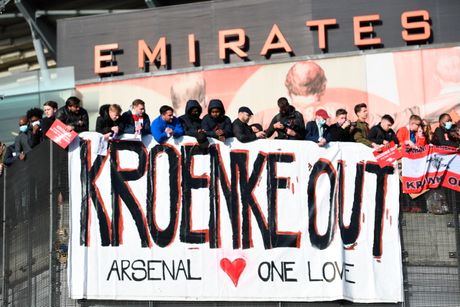 FK Arsenal, protest navijača pred meč sa Evertonom