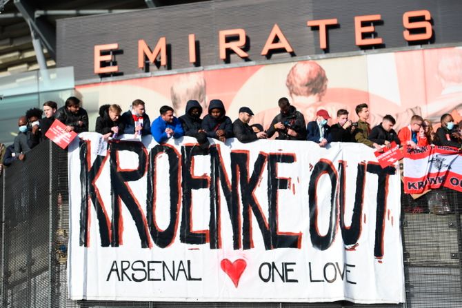 FK Arsenal, protest navijača pred meč sa Evertonom