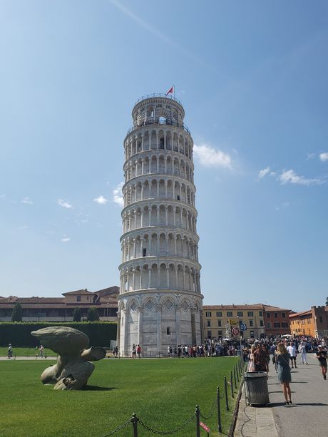 Krivi toranj u Pizi, Italija
