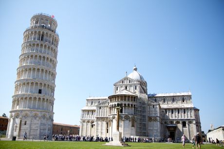 Krivi toranj u Pizi, Italija