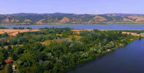 Srebrno jezero kod Velikog Gradišta Srebrno jezero kod Velikog Gradišta