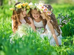 Lazareva subota, vrbica, cvece venci od cveca devojcice deca