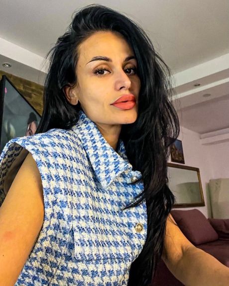 Indira Aradinović, Indi Indira Aradinović, Indi