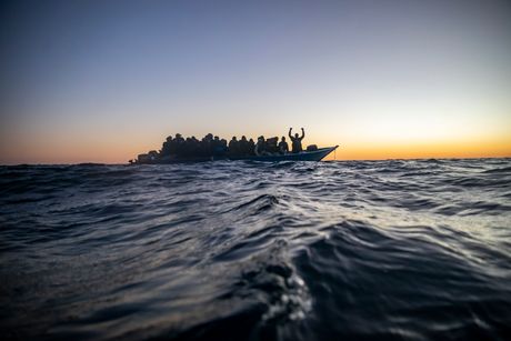 Brod izbeglice migranti