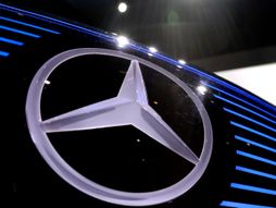 Mercedes kompanija logo