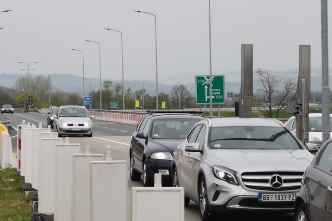 Milos Veliki uto-put,  naplatna rampa u Preljini fotorina