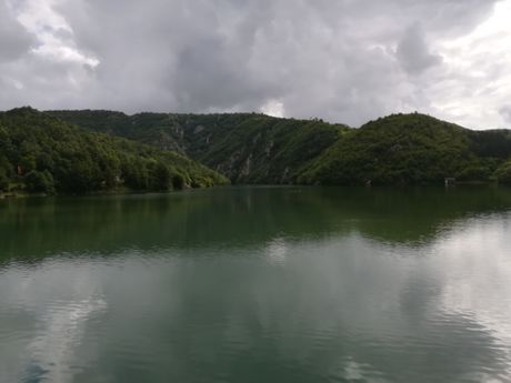Uvačko jezero Uvac Uvačko jezero Uvac
