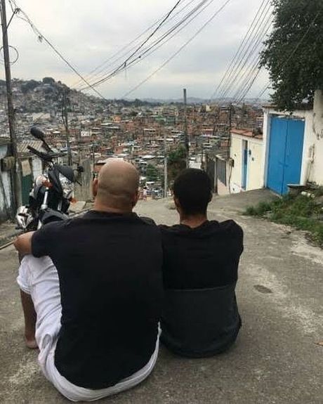 Adrijano, Adriano, favela