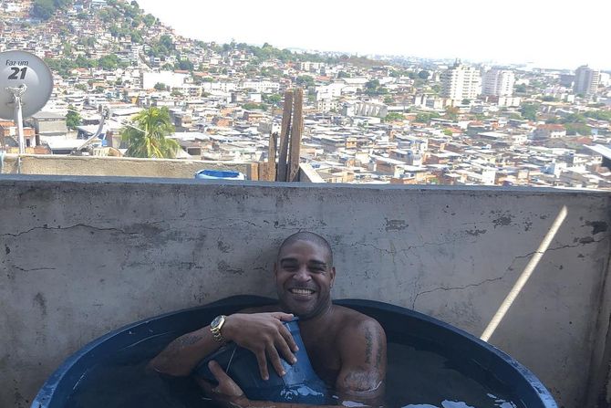 Adrijano, Adriano, favela