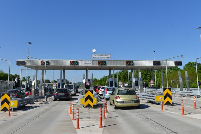 Naplatna stanica Obrenovac, autoput Miloš Veliki, gužva saobraćaj