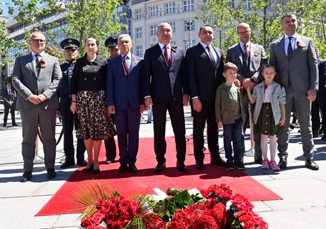 Ceremonija na Trgu republike, obeležavanje Dana pobede nad fašizmom Ceremonija na Trgu republike, obeležavanje Dana pobede nad fašizmom