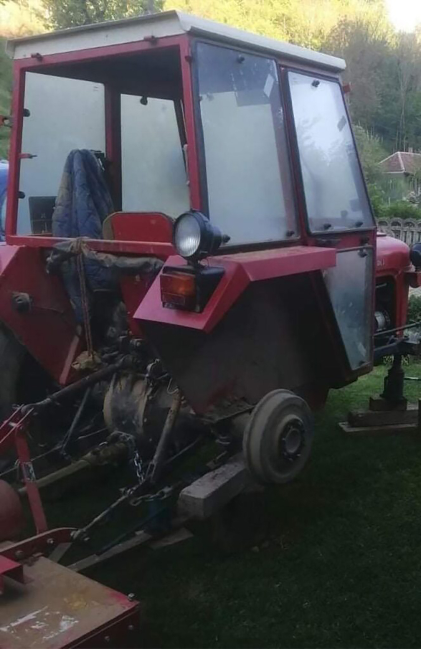 Tragedija kod Kuršumlije: Nastradao traktorista, meštani naišli na prevrnuto vozilo u šumi