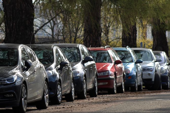 Parking, Automobili