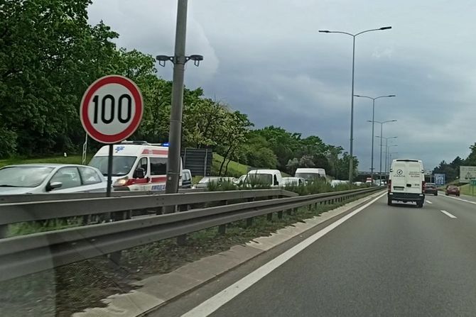 Autoput, gužva u saobraćaju