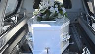 Bivši vlasnik pogrebne kuće dve godine držao leš u pogrebnim kolima, čuvao urne: Policija u šoku