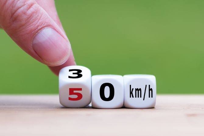 Ograničenje brzine 30 Ograničenje brzine 30