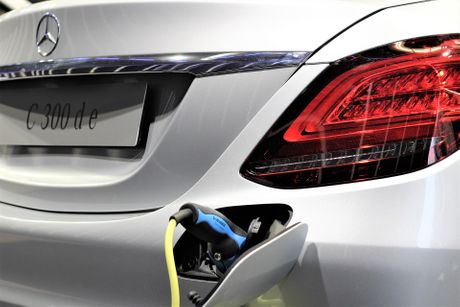 Mercedes-Benz-C 300 d e, hibrid, plug in hibrid, punjenje baterije Mercedes-Benz-C 300 d e, hibrid, plug in hibrid, punjenje baterije