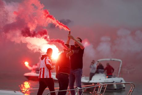 Fudbal, FK Crvena zvezda slavlje navijači