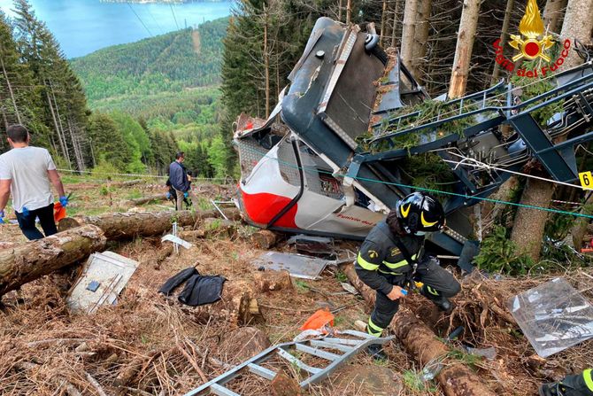 Sale il bilancio delle vittime della gondola italiana: almeno 13 vittime, due bambini in condizioni critiche