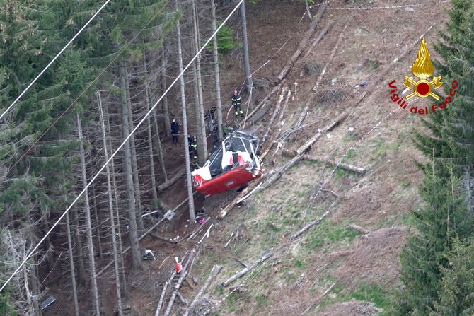 È emerso un video dell’orribile incidente in gondola in Italia: una tragedia che ha causato 14 vittime