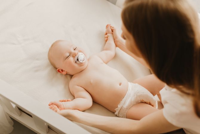 beba bebe majka pelene, beba bebe majka pelene,