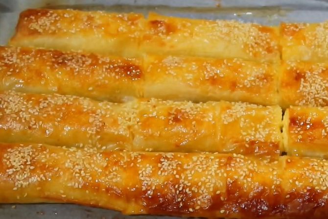 Baš kao iz bakine kuhinje: Recept za brze i neodoljive rolnice sa sirom - Vimarsana News