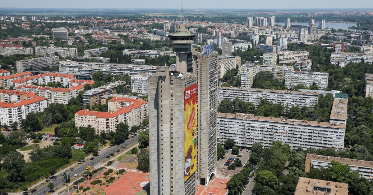 Lightning strikes Belgrade's Genex Tower - Telegraf.rs