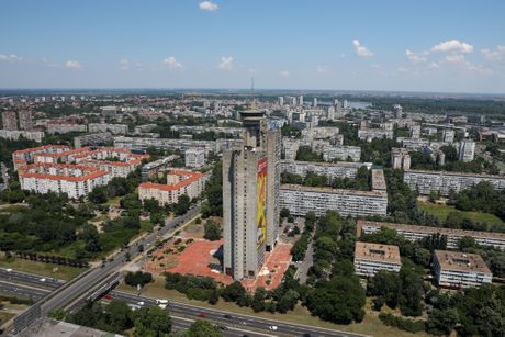 Panorama Beograda, Zapadna kapija Beograda, Geneks zgrada, kula