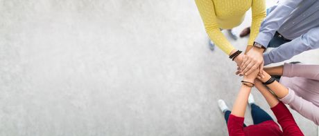 Biznis, poslovne ideje, društvo, druženje,  okupljanje, sklapanje posla Biznis, poslovne ideje, društvo, druženje,  okupljanje, sklapanje posla