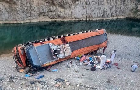 Pakistan, Belučistan, prevrtanje autobusa nesreća