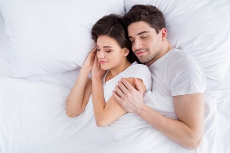 Par, krevet, ljubav, ljubavna veza Par, krevet, ljubav, ljubavna veza