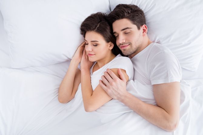 Par, krevet, ljubav, ljubavna veza Par, krevet, ljubav, ljubavna veza