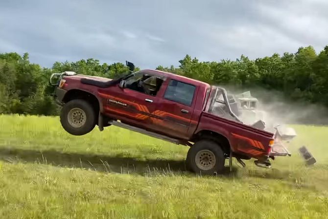Toyota Hilux test izdržljivosti Toyota Hilux test izdržljivosti