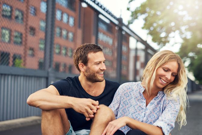 Muvanje, par, zaljubljenost, ljubav, žena, muškarac, flert Muvanje, par, zaljubljenost, ljubav, žena, muškarac, flert