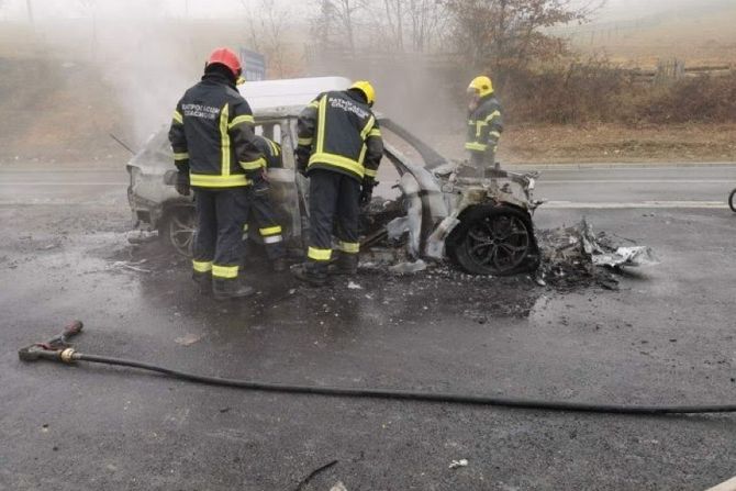 Požar, auto