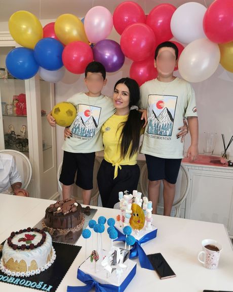 Tanja Savić sa decom, sinovima Tanja Savić sa decom, sinovima