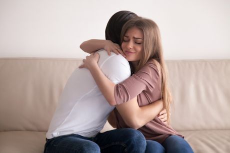 Pomirenje, ljubav, veza, zagrljaj Pomirenje, ljubav, veza, zagrljaj