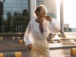 devojka zena, putovanje, stanica, aerodrom, koferi