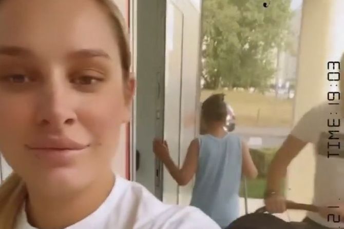Luna Đogani u 5 ujutru sama sa ćerkom Mijom: Situaciju je opisala sa samo dve reči - "život majke" - Vimarsana News