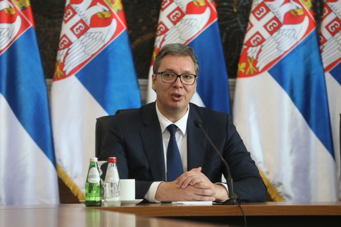 VLADA SEDNICA VUCIC