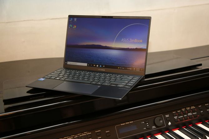 ASUS ZenBook 14 UX425 ASUS ZenBook 14 UX425