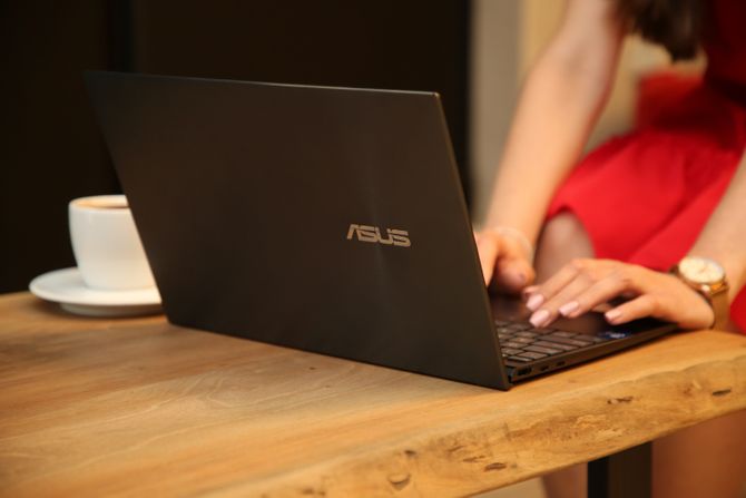 ASUS ZenBook 14 UX425