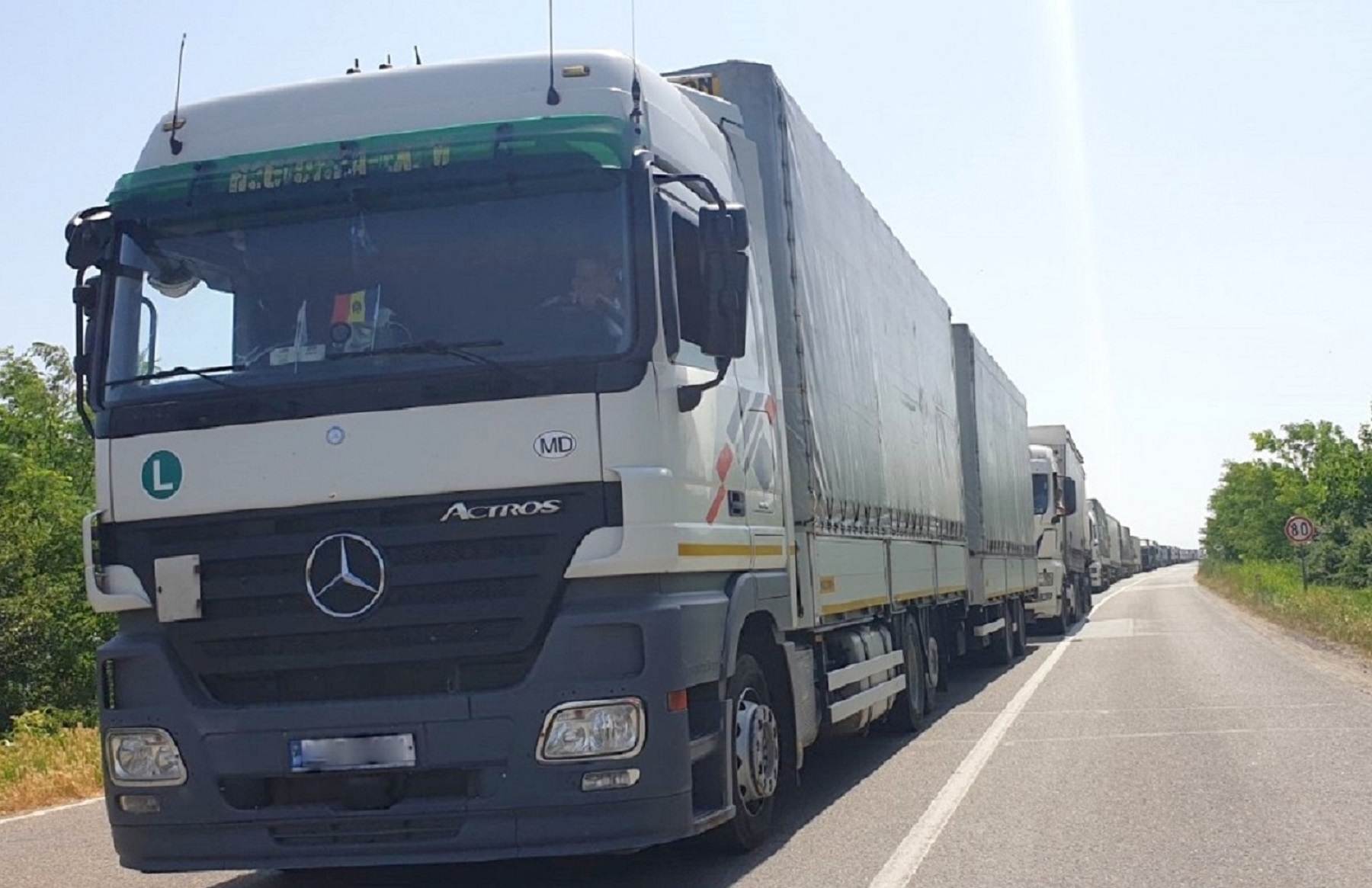 Teretnjaci na izlazu iz Srbije čekaju po četiri sata na prelazima Batrovci i Šid