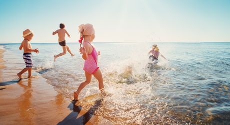 Deca, kupanje, plaža, letovanje, leto Deca, kupanje, plaža, letovanje, leto