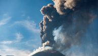 Pogledajte fascinatnu erupciju Etne: Crni pepeo prekrio gradove, zatvoreni aerodromi