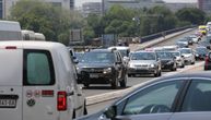 Potpuni saobraćajni kolaps u Beogradu! Sve stoji, ljudi masovno napuštaju autobuse i nastavljaju peške